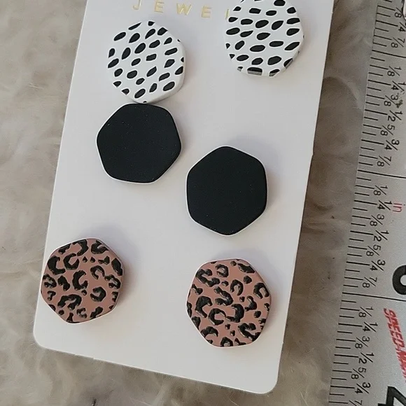2/$15 Geometric Stud Earring - Picture 2 of 5